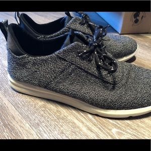 Toms sneakers